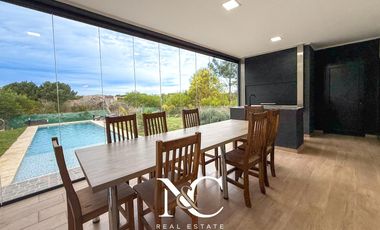 Casa en venta en Costa Esmeralda 4 amb piscina