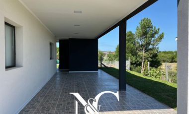 Casa en venta en Costa Esmeralda 4 amb piscina
