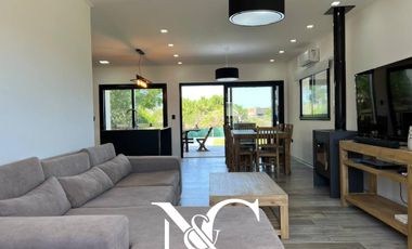 Casa en venta en Costa Esmeralda 4 amb piscina