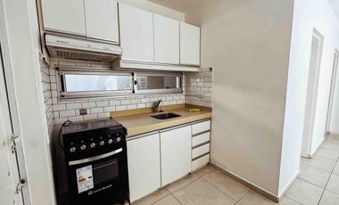 Departamento en venta - 2 dormitorios, 1 baño, cochera - 105mts2 - City Bell