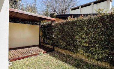 Departamento en venta - 2 dormitorios, 1 baño, cochera - 105mts2 - City Bell