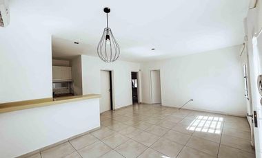 Departamento en venta - 2 dormitorios, 1 baño, cochera - 105mts2 - City Bell