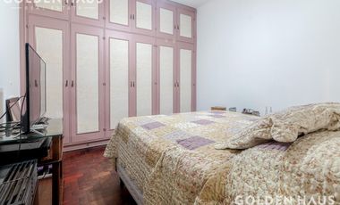 Casa 4 Amb con parque, quincho y piscina en la mejor zona de ramos mejia. Lote de 8,66x40