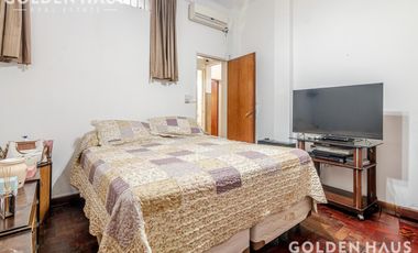 Casa 4 Amb con parque, quincho y piscina en la mejor zona de ramos mejia. Lote de 8,66x40