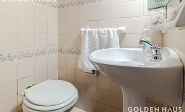 Casa 4 Amb con parque, quincho y piscina en la mejor zona de ramos mejia. Lote de 8,66x40