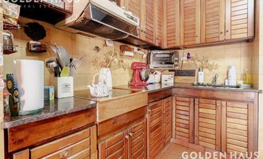 Casa 4 Amb con parque, quincho y piscina en la mejor zona de ramos mejia. Lote de 8,66x40