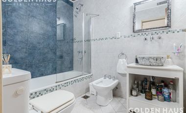 Casa 4 Amb con parque, quincho y piscina en la mejor zona de ramos mejia. Lote de 8,66x40