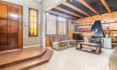 Casa 4 Amb con parque, quincho y piscina en la mejor zona de ramos mejia. Lote de 8,66x40