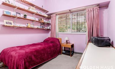 Casa 4 Amb con parque, quincho y piscina en la mejor zona de ramos mejia. Lote de 8,66x40