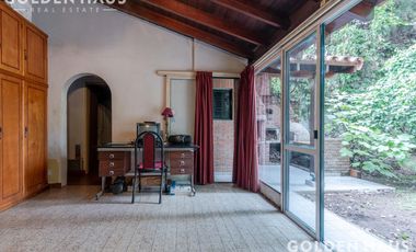 Casa 4 Amb con parque, quincho y piscina en la mejor zona de ramos mejia. Lote de 8,66x40