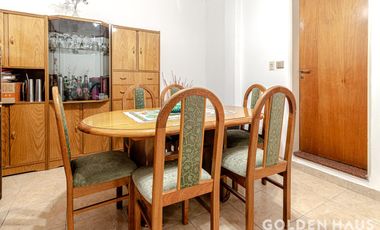 Casa 4 Amb con parque, quincho y piscina en la mejor zona de ramos mejia. Lote de 8,66x40