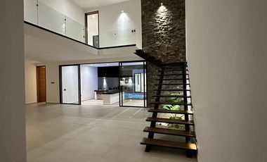 Casa 4 recámaras| zona norte| en privada con campo de golf