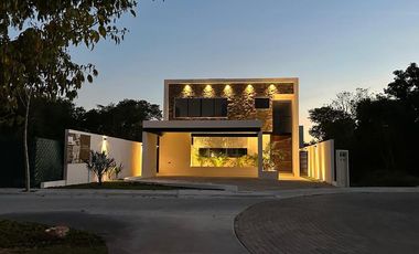 Casa 4 recámaras| zona norte| en privada con campo de golf