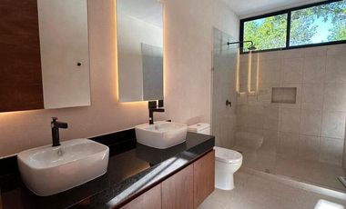 Casa 4 recámaras| zona norte| en privada con campo de golf