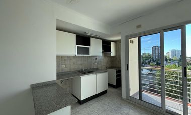 Departamento de dos ambientes con cochera en Alquiler en Wilde Centro