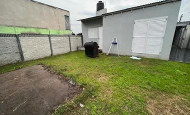 Casa en venta - 1 dormitorio 1 baño - cochera - Gambier, La Plata