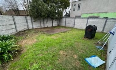 Casa en venta - 1 dormitorio 1 baño - cochera - Gambier, La Plata