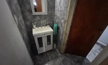 Casa en venta - 1 dormitorio 1 baño - cochera - Gambier, La Plata