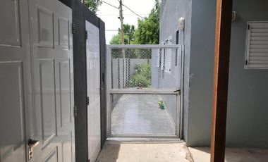 Casa en venta - 1 dormitorio 1 baño - cochera - Gambier, La Plata