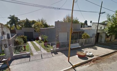 Casa en venta - 2 dormitorios 2 baños -597mts2 totales - Magdalena