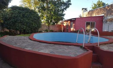 Casa en venta - 2 dormitorios 2 baños -597mts2 totales - Magdalena