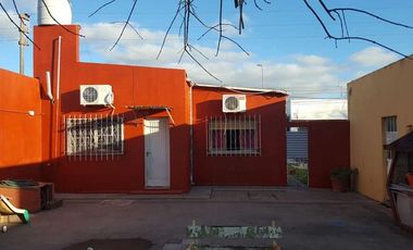 Casa en venta - 2 dormitorios 2 baños -597mts2 totales - Magdalena