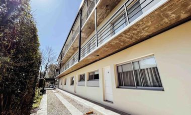 Casa en venta - 2 dormitorios 1 baño - Cochera - 105mts2 - City Bell