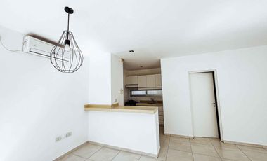 Casa en venta - 2 dormitorios 1 baño - Cochera - 105mts2 - City Bell