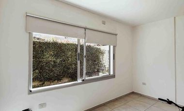 Casa en venta - 2 dormitorios 1 baño - Cochera - 105mts2 - City Bell