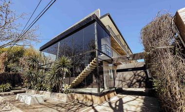 Casa en venta - 2 dormitorios 1 baño - Cochera - 105mts2 - City Bell