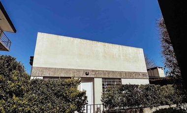 Casa en venta - 2 dormitorios 1 baño - Cochera - 105mts2 - City Bell