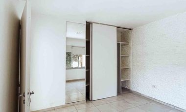 Casa en venta - 2 dormitorios 1 baño - Cochera - 105mts2 - City Bell