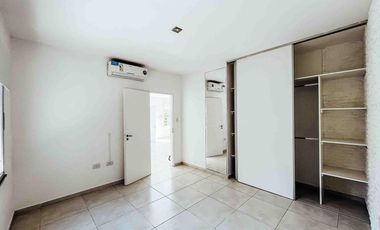 Casa en venta - 2 dormitorios 1 baño - Cochera - 105mts2 - City Bell