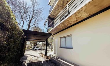 Casa en venta - 2 dormitorios 1 baño - Cochera - 105mts2 - City Bell