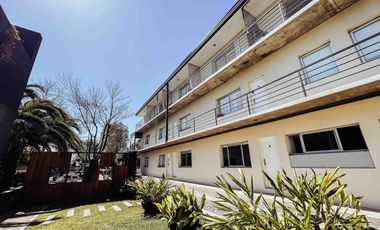 Casa en venta - 2 dormitorios 1 baño - Cochera - 105mts2 - City Bell