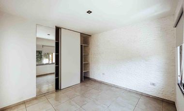 Casa en venta - 2 dormitorios 1 baño - Cochera - 105mts2 - City Bell