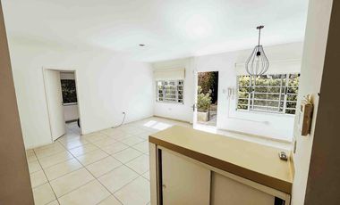 Casa en venta - 2 dormitorios 1 baño - Cochera - 105mts2 - City Bell