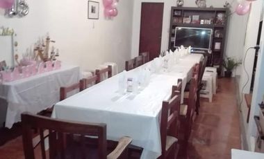 Casa en venta - 4 dormitorios 2 baño - cochera - 300mts2 - Los Hornos, La Plata