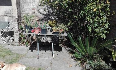 Casa en venta - 4 dormitorios 2 baño - cochera - 300mts2 - Los Hornos, La Plata