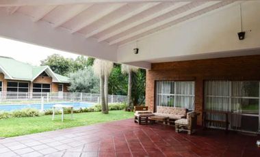 Chalet en cruce varela