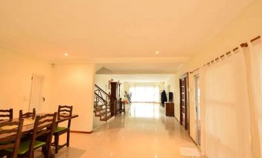 Chalet en cruce varela