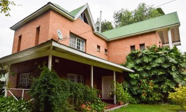 Chalet en cruce varela