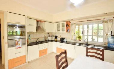 Chalet en cruce varela