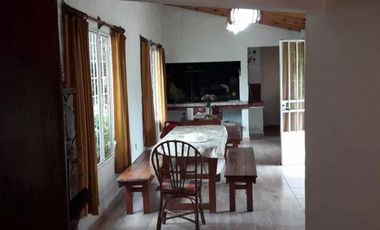 Casa en venta - 3 dormitorios 2 baños -  cochera - 8701mts2 - Villa Elisa