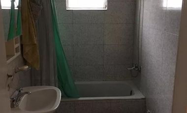 Casa en venta - 3 dormitorios 2 baños -  cochera - 8701mts2 - Villa Elisa