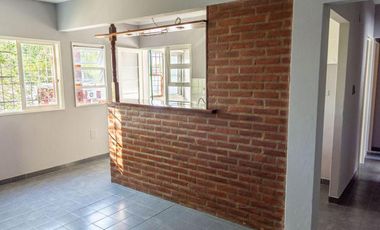 Departamento en venta - 3 Dormitorios 1 Baño 1 Cochera- 58mts2 - Villa Elvira [FINANCIADO]