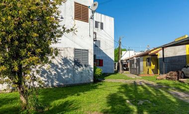 Departamento en venta - 3 Dormitorios 1 Baño 1 Cochera- 58mts2 - Villa Elvira [FINANCIADO]