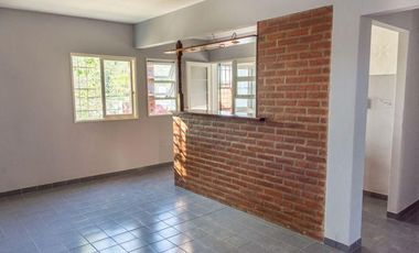 Departamento en venta - 3 Dormitorios 1 Baño 1 Cochera- 58mts2 - Villa Elvira [FINANCIADO]