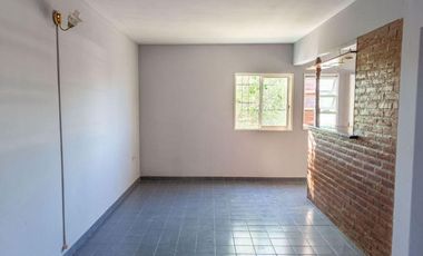 Departamento en venta - 3 Dormitorios 1 Baño 1 Cochera- 58mts2 - Villa Elvira [FINANCIADO]