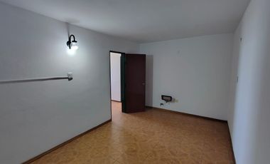 AMPLIO DEPARTAMENTO EN ALQUILER EN BARRIO SAN VICENTE
